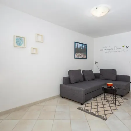 Ferienhaus 1 Bedroom In Gabonjin